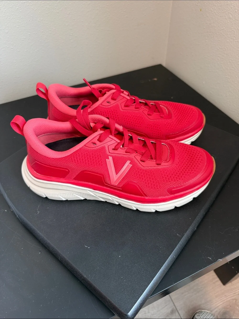 Vionic vibrant red